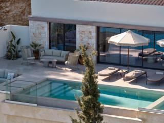 Galithea Villa, Infinity Pool Marathonisi SeaViews, By ThinkVilla - 6