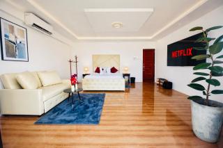 The Penthouse with Outdoor Jacuzzi - 0