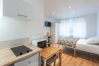 M108 Marquer Grand studio moderne et chic - 4