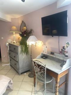 "MAS TRAMONTANE" chambres d'hôtes, studio, ancien mas agricole dans parc arboré, piscine et sa vue face au Canigou - 4