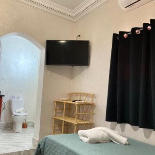 La Belle Vue Guest House - 7