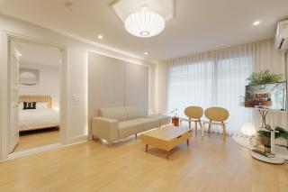 홍대, 홍대입구역, 방 3개 욕실 2개, 호텔 침구, 10인 숙소, 넓은 거실, 가족여행, 세탁건조기, 평지 - 0