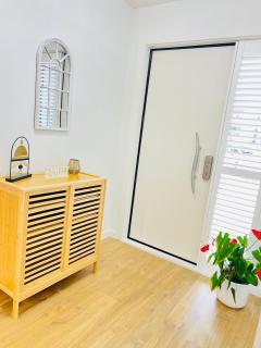 Entire Luxurious 4 Bedroom House - 1