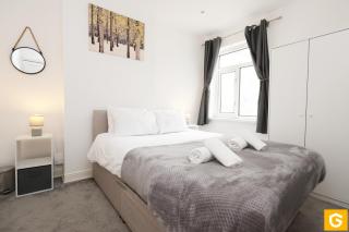 Spacious 3-Bed Contractor Base Sleeps 6 Free Parking Cardiff City - 0