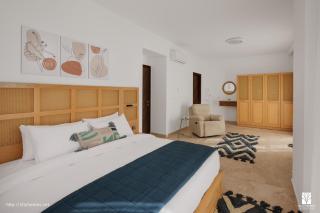 Hyde Park 2BR Luxury Apartment - 1