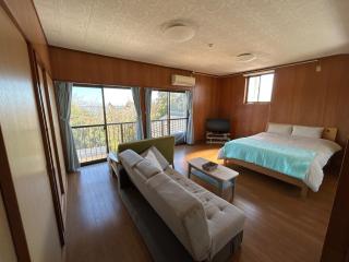 VOYAGE Beautiful sunrise ocean view BEDROOM whole house, 2 rooms on 2nd floor, tatami room on 1st floor, &private garage - 2