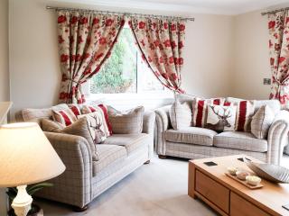 Roxby a stunning bungalow on the banks of the river within a 2 minute walk of Lake Ullswater and Pooley Bridge - 9