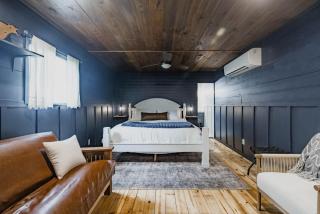 The Roost Farmhaus on 20 acres, hill country view, firepit, swimming hole - 5