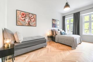 The Bornholmer, Spacious 100m2, Ideal for Groups & Families, 2BR, huge living room, 4 - 8 Guests - 9