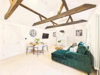 NEW Artisan Apartment by Signature Stays - Modern - Spacious - Parking - 9