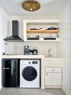 Cozy Hideaway Room with Private Jacuzzi - 5