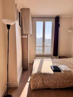 Sunny Apartment with Seine View - 0