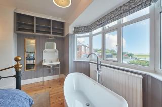 5 Bed in Whitby oc-b30092 - 0