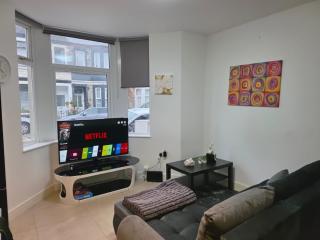 1BR Ground floor Central Apartment With Private Garden - 9