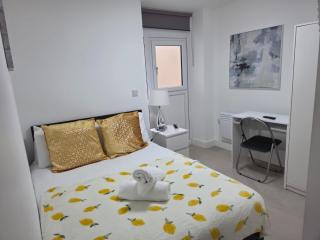 1BR Ground floor Central Apartment With Private Garden - 8
