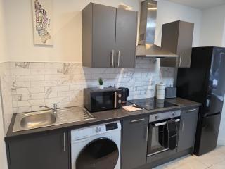 1BR Ground floor Central Apartment With Private Garden - 6