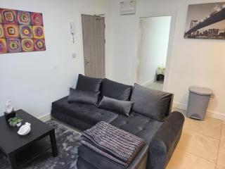 1BR Ground floor Central Apartment With Private Garden - 1