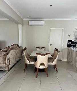 Modern home in Bluewater Bay - 5