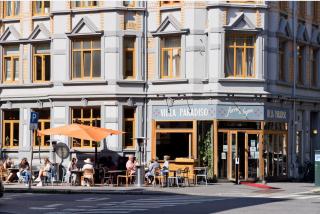 Bright apartment and perfect location - 4