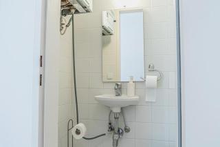 Spacious & Stylish 2BR Apartment in the City Center - 4