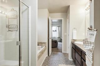 5 BR Family Fun Sleep 12 Climbing Wall & Games - 4