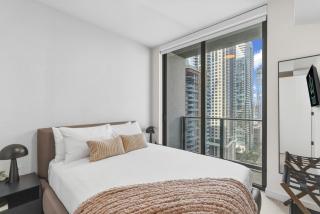 Central Downtown Condo Featuring Den & Skyline Views - 8