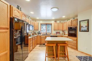 Deck and Game Room Secluded Cabin Near Lake Cascade - 5