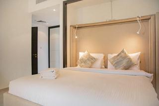 Spacious 1 bedroom Apartment with Breathtaking Pool and Beach Views - 3