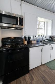 The Main Street Cottage - 6