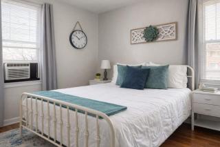 The Rustic Retreat- close to downtown - 7