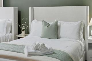 3BR Near O'Hare • Office • Coffee Bar • Sleeps 9 - 1