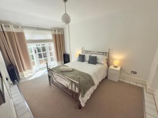 Old Coach House - Bedford - 4