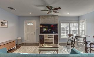Mueller Escape - Sleeps 7 Near DT - 5