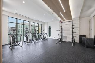 Condo by Rogers Centre & CN Tower - Free Parking - 1