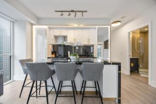 Condo by Rogers Centre & CN Tower - Free Parking - 8