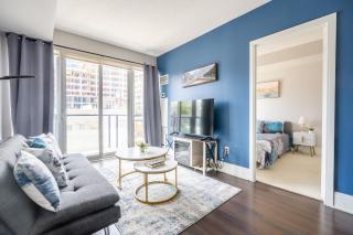 Beautiful 1Bedroom & Den Condo in the Heart of Downtown Toronto - 2