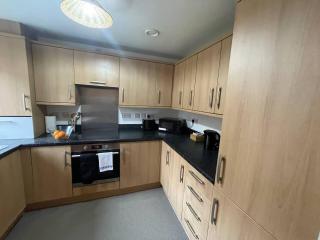 Ashford 4-Bed Townhouse with Garden and Parking - 5