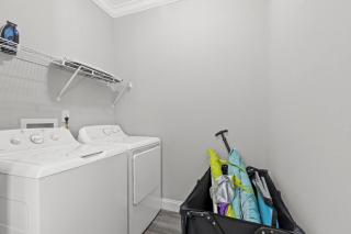 Pet Friendly Beach House - Lazy Palms - 7