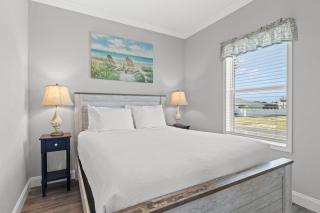 Pet Friendly Beach House - Lazy Palms - 5