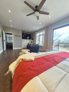 Picturesque Luxury Waterside Villa - 7