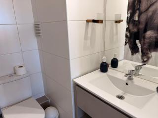 1 Bedroom 1 Bathroom Fully Furnished Apartment with Balcony and Parking - 8