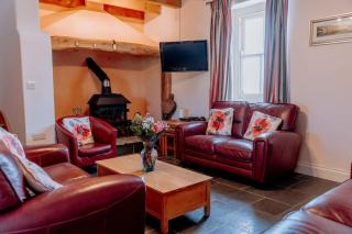 Charming Rural Escape with Play Room BBQ - 0