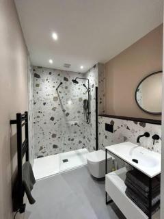 Subterranean Studio with Panoramic Costal Views and Sauna - 1