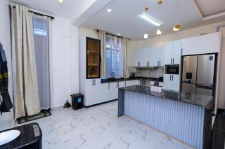 Spacious Cozy Home - 8