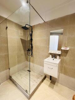 3BR Apartment w/ Terrace & Home Cinema - Marrakech - 8