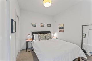Charming Condo in Ballard - 9