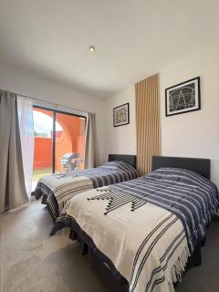 Luxury Apartment Pool, Gym & Padel Downtown 10 min - 4