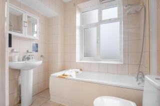 1-Bedroom Apartment in London near Brick Lane Sleeps 3 - London - 2