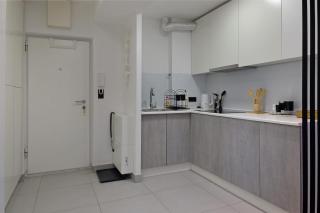 Lady in Art Apartment - 5