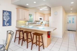 Regal Beach Club #214 - 2BR Ocean View 7 Mile Beach - 3